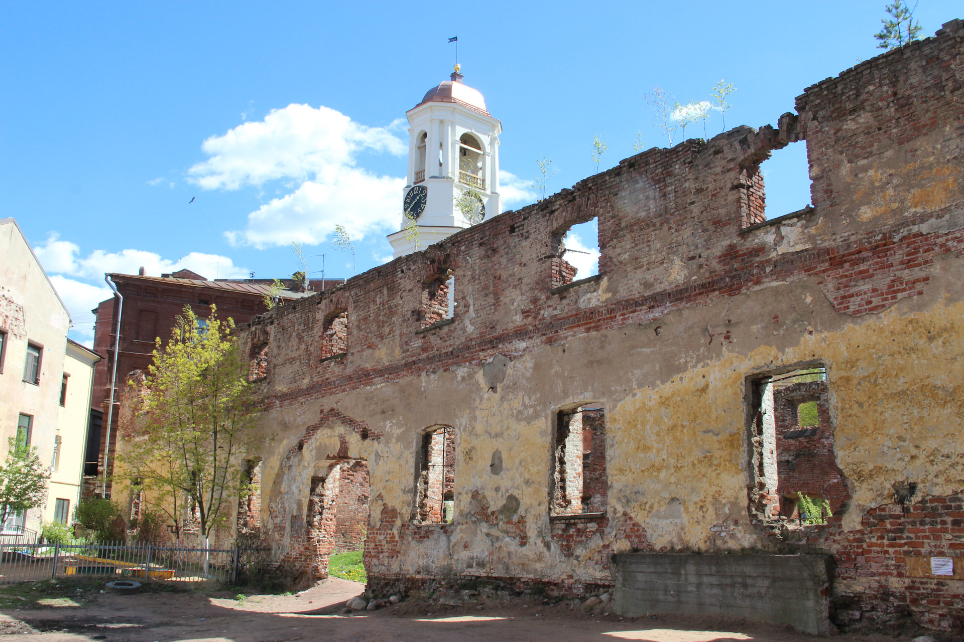 47 новостей: В Выборге закроют доступ на руины Старого кафедрального собора