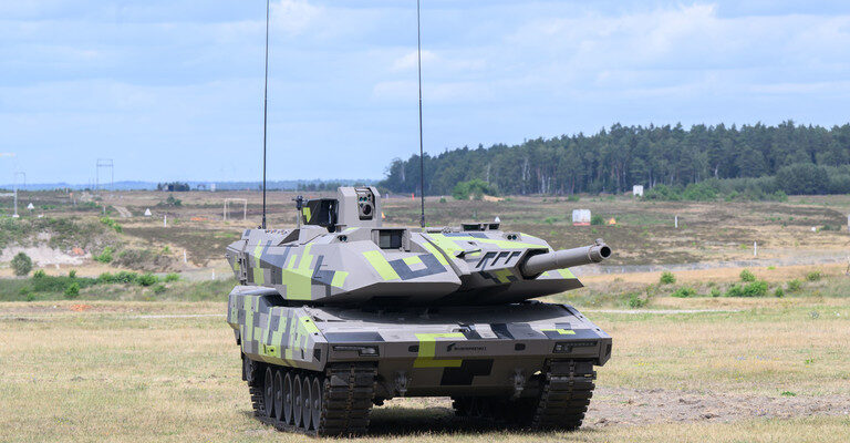 Дмитрий Медведев пообещал «фейерверк» немецкому танковому заводу на Украине