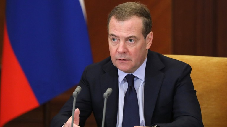 Дмитрий Медведев не исключает продвижение российской армии на Киев и Львов