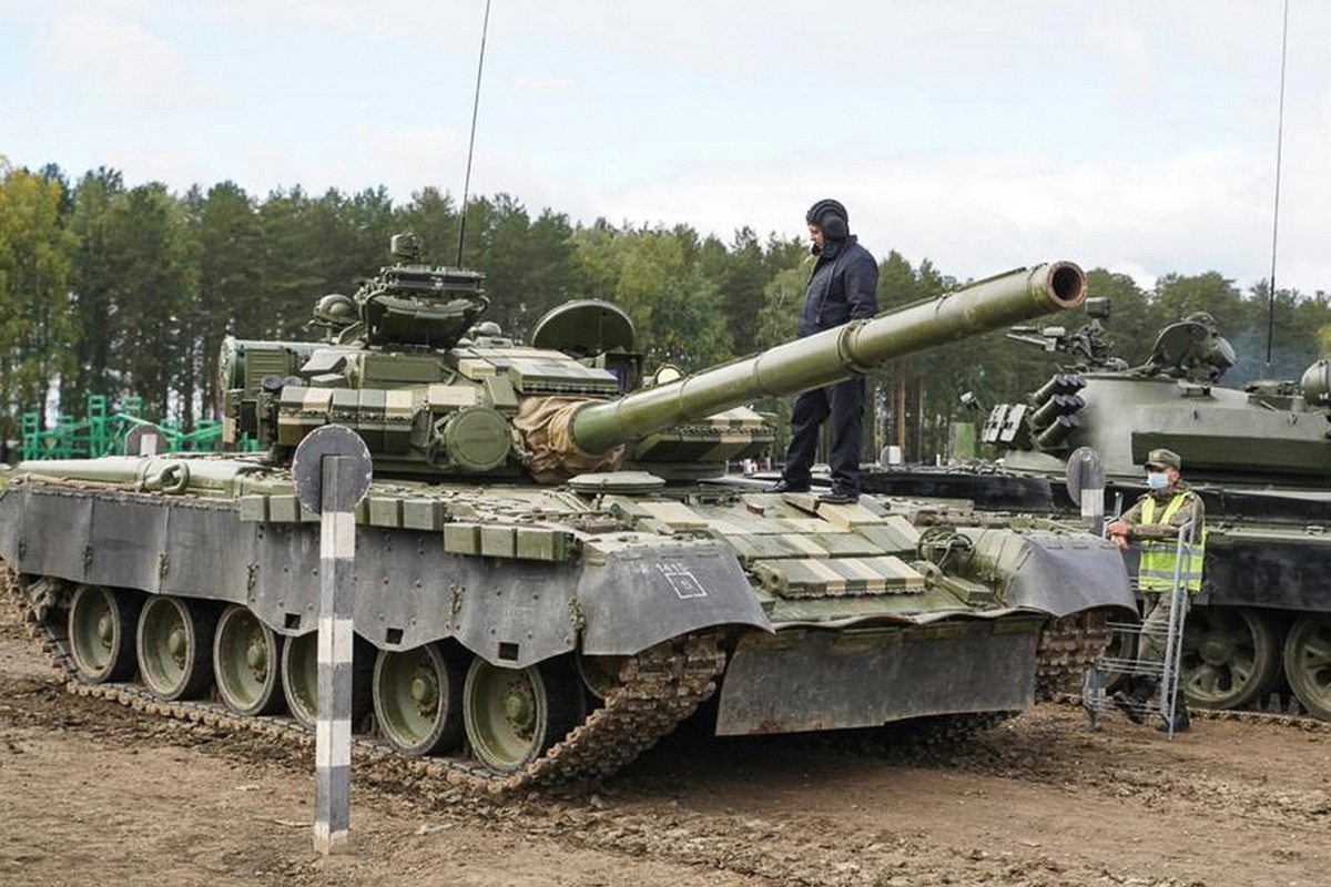 Эксперт Леонков рассказал о составе танковой армады ВС РФ, про которую говорил Медведев