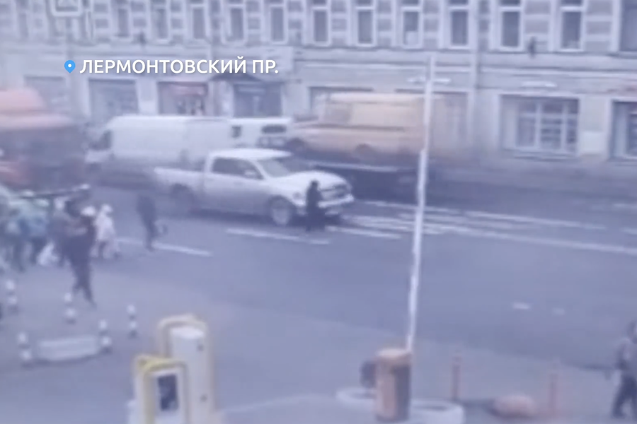 В Санкт-Петербурге водитель на внедорожнике Dodge RAM сбил двоих детей