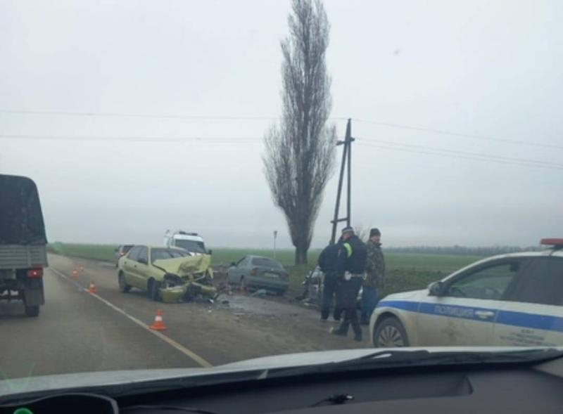 Дон-ТР: На трассе в Ростовской области при ДТП с тремя автомобилями погибли два человека