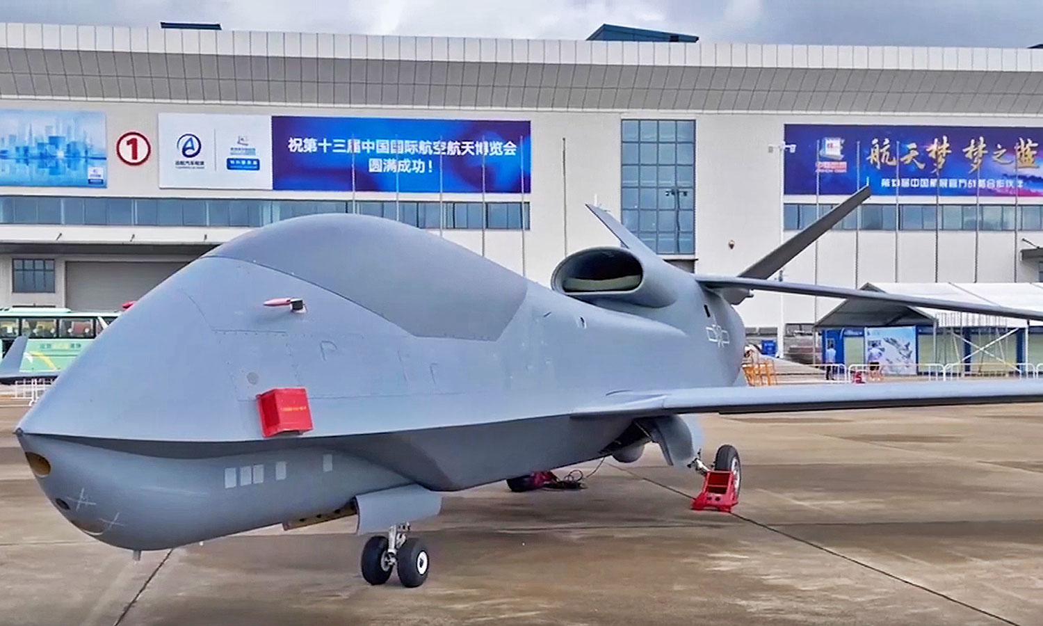 «ВО»: Китай показал свой новый разведывательный дрон WZ-7, похожий на MQ-4C Triton ВМС США