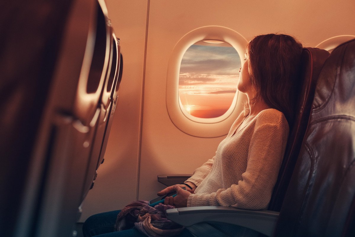 Daily Star: Стюардесса рассказала о смертельной опасности узкой одежды при полете на самолете