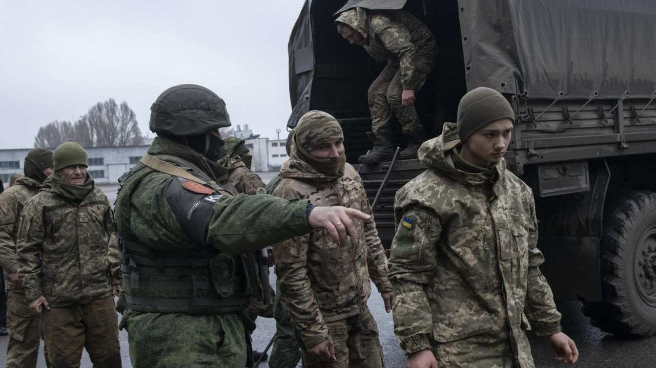 RusVesna: На Украине бойцы ЧВК «Вагнер» в честь Пасхи вернули 130 украинских пленных домой