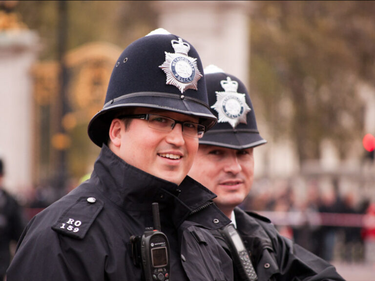 Politico: на элитных полицейских Лондона поступили сотни жалоб
