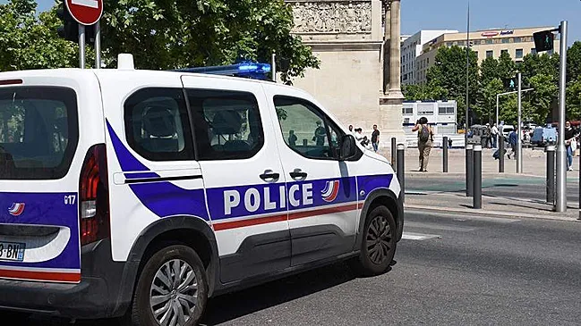 France Bleu: Во Франции автомобиль наехал на толпу людей, пострадали семь человек