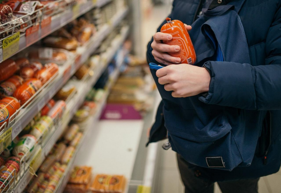 Уровень краж в продуктовых магазинах Петербурга вырос на 6%