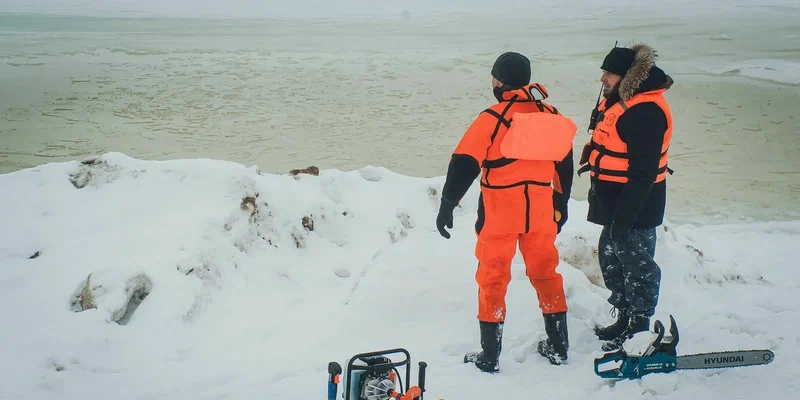 Под Челябинском на озере Комкуль муж с женой пытались спасти рыбаков: в итоге погибли все