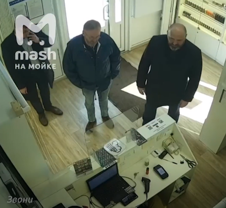 «Фонтанка»: Депутат Милонов ворвался в вейп-шоп в Петербурге и угрожал сотрудникам собакой с диареей