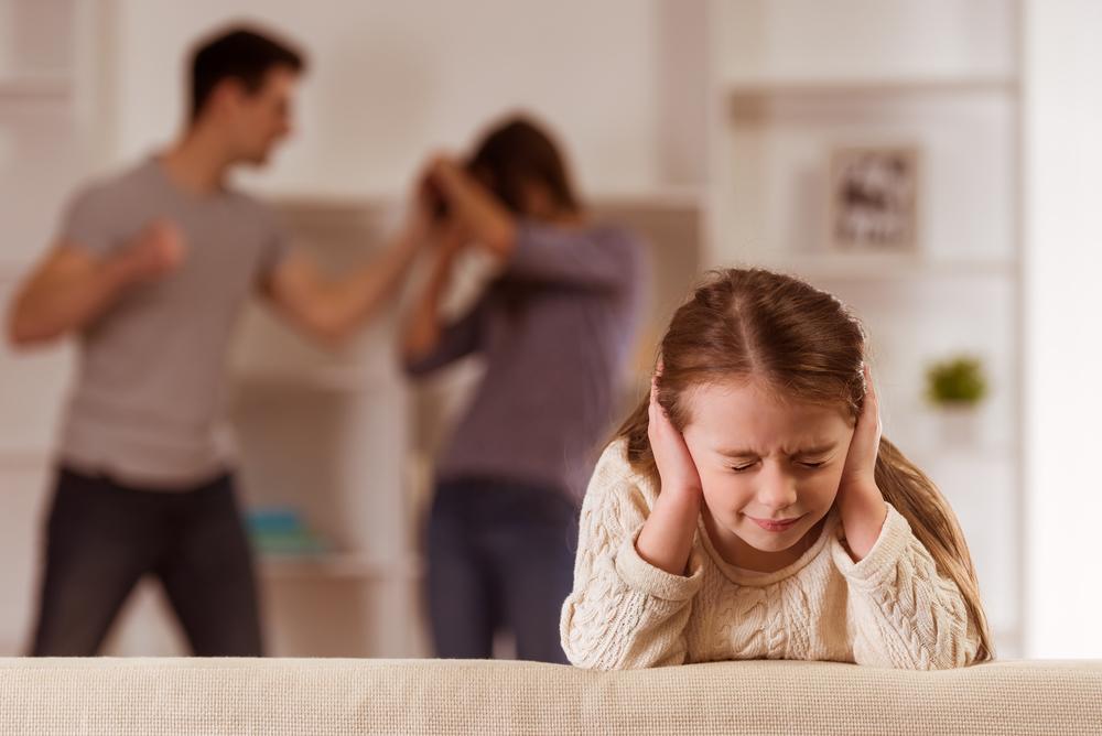 Психолог Алексеева: ссора родителей на глазах у ребенка калечит детскую психику