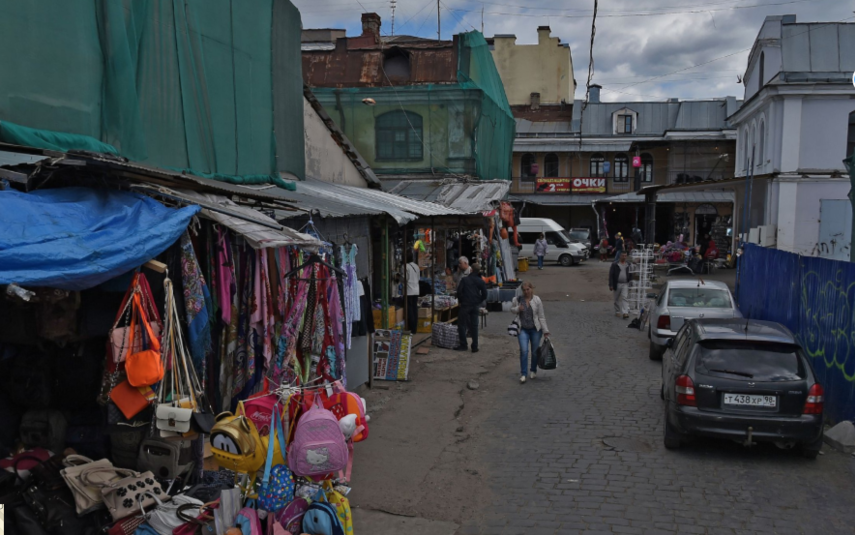 «АЖУР»: В Петербурге на рынке в Апраксином дворе нашли обнаженную женщину с пробитой головой
