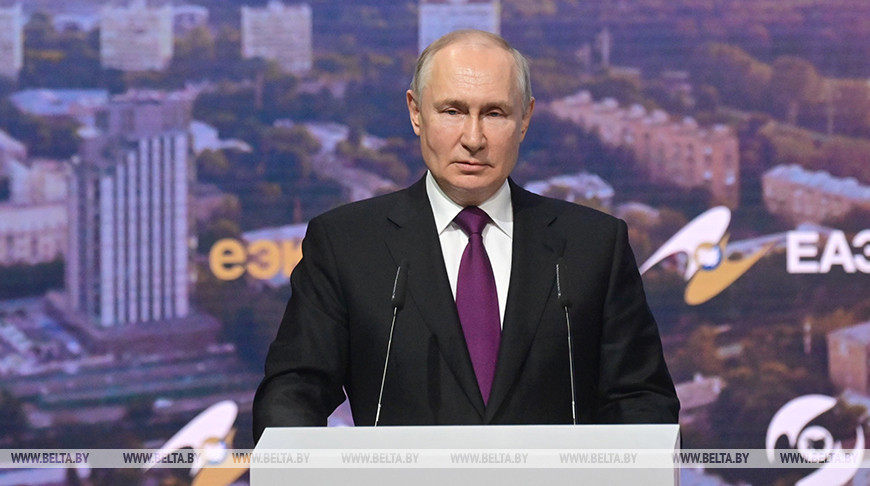 Кремль: Путин поздравил глав африканских государств с Днём Африки