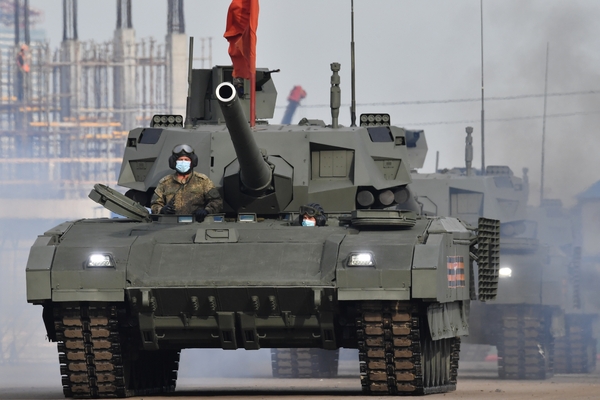 Le Figaro: Россия использовала на Украине технологически революционный танк Т-14 «Армата»
