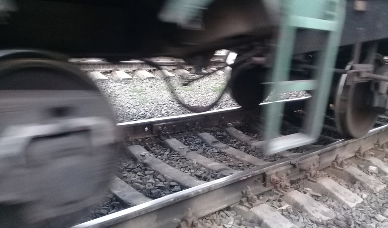 «Высота 102»: Под Волгоградом сидевший на рельсах мужчина не заметил поезд и погиб