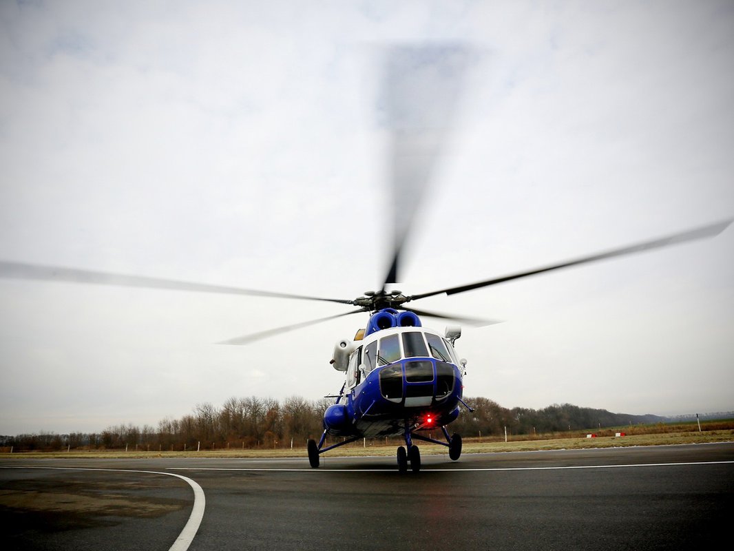 BAZA: Вертолет с двумя новорожденными на борту совершил аварийную посадку в Иркутской области