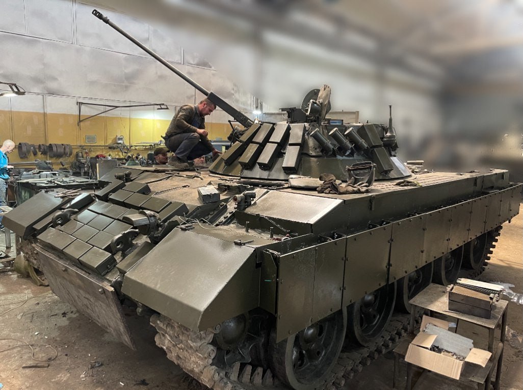 «Военный осведомитель»: На Украине показали самодельную БМПТ на шасси танка Т-62