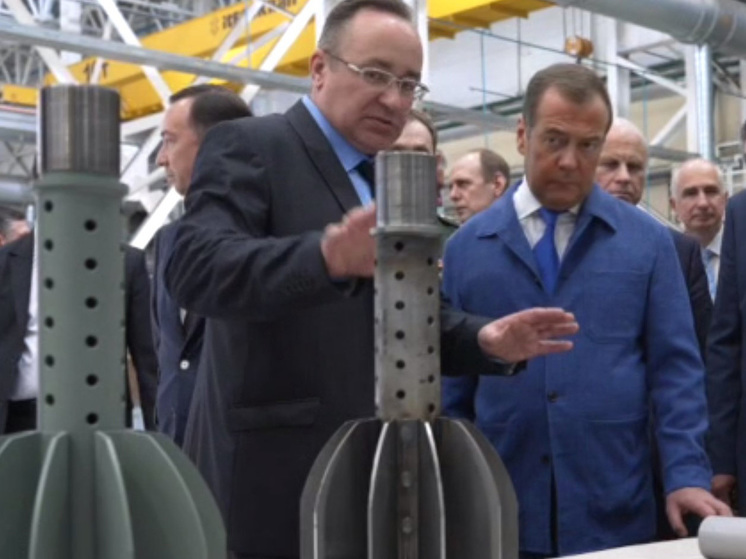 Медведев посетил завод ВПК в Тульской области и заявил, что «Украина в НАТО нам не нужна»