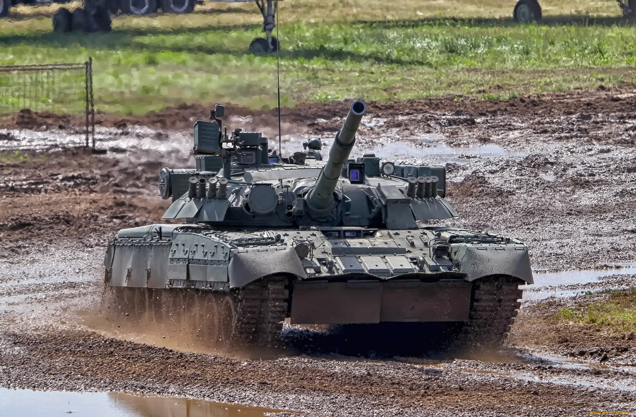 RUSI: на Запорожье ВС РФ с танками Т-80 значительно усовершенствовали тактику боя