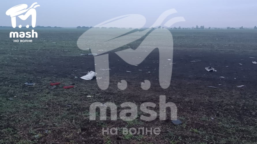 «Mash на волне» показал фото с места падения одного из беспилотников, напавших на Крым