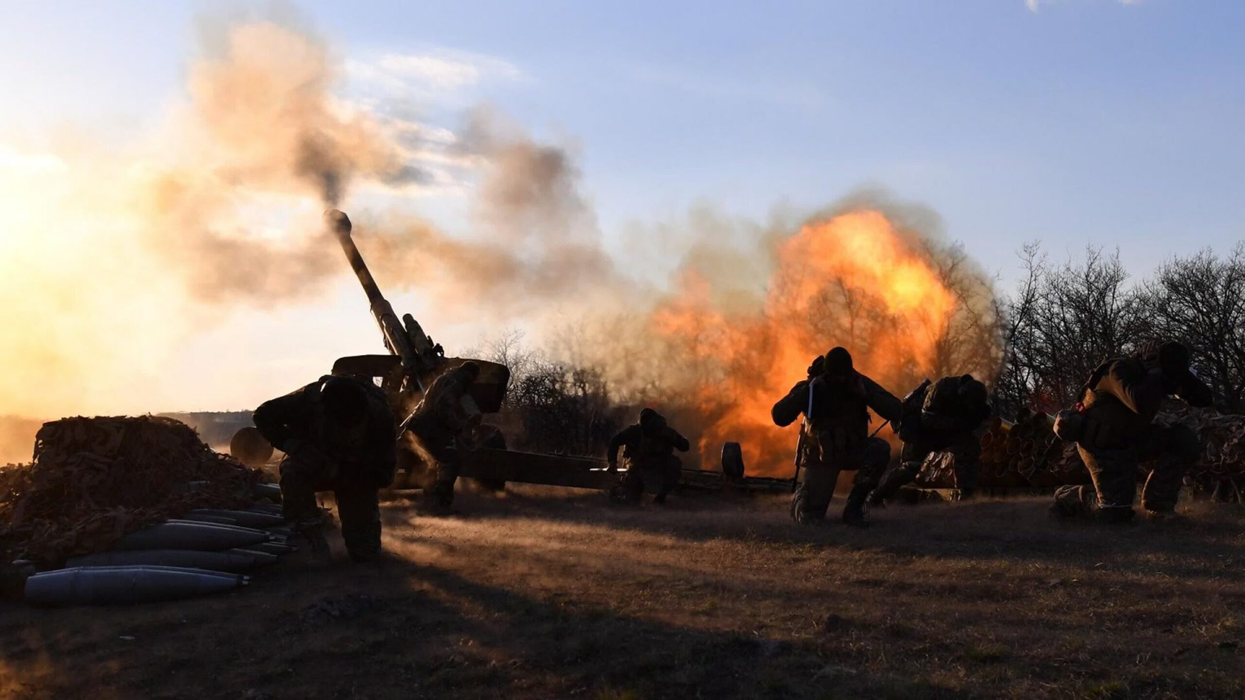 Видео с фронта сво. Артиллерия ведут огонь на Украине. Артиллерия ведет огонь.