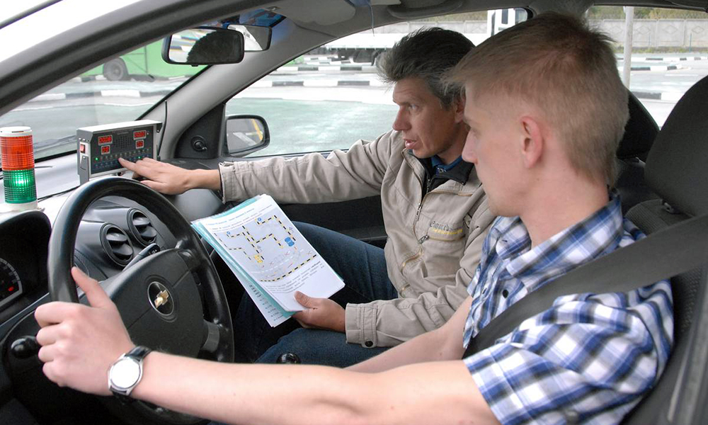 «РГ»: Эксперты выступили с критикой новых программ подготовки водителей