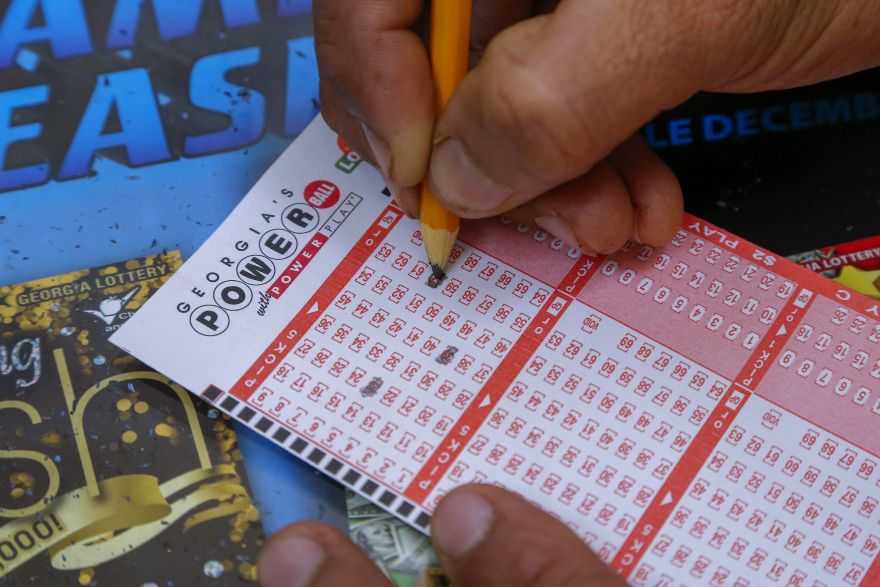 Американская кассирша украла у клиента выигрышный лотерейный билет на три млн долларов