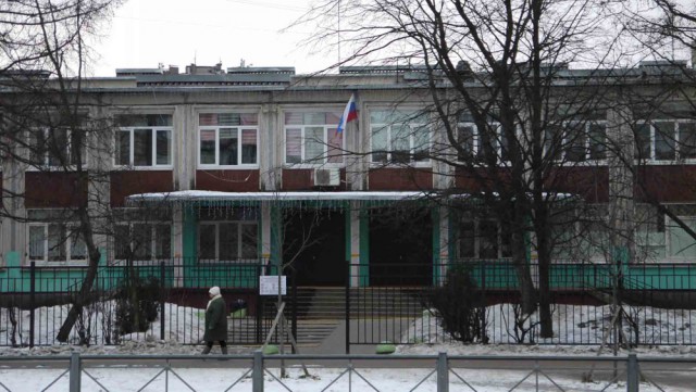 «Фонтанка»: В некоторые школы Петербурга невозможно попасть даже по прописке