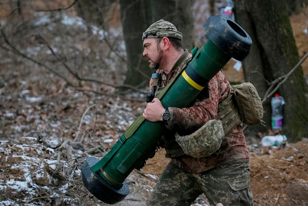 Эксперт Коротченко считает, что накачку Украины оружием остановят только военные победы РФ