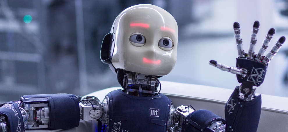 Человекоподобный робот София: киборги могут стать политическими лидерами