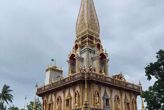 Русскоговорящий мужчина под воздействием наркотиков спрыгнул с крыши Пхукетского храма