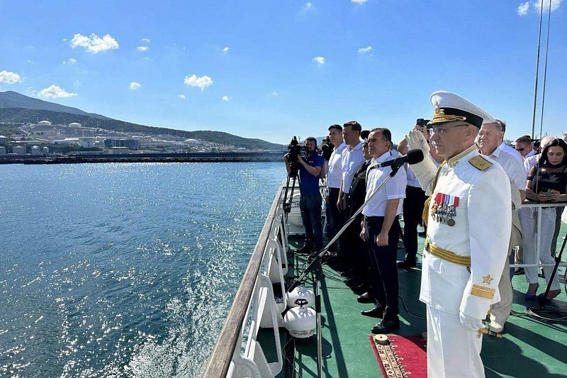На Кубани Кондратьев поздравил моряков-черноморцев с Днем ВМФ