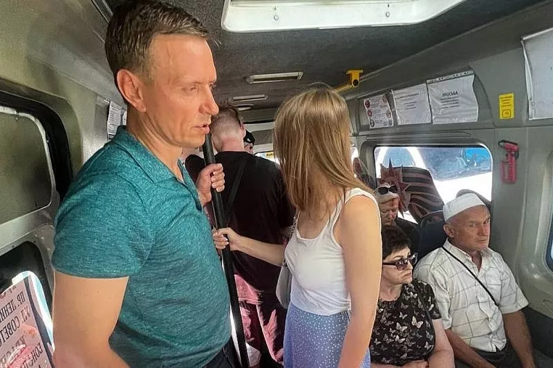 «Очень интересный опыт»: мэр Новороссийска прокатился в час пик на маршрутке