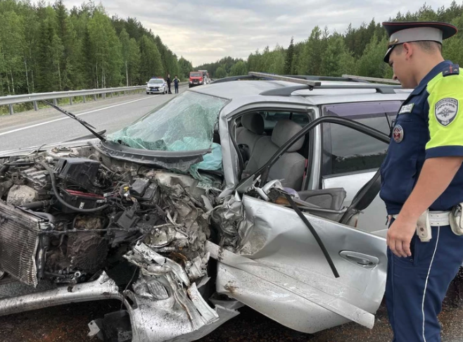 «Е1»: на Урале мужчина на Mazda Capella заснул за рулем и устроил ДТП