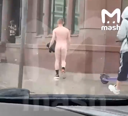 MASH: на улицах Москвы заметили голых пикаперов, их задержала полиция