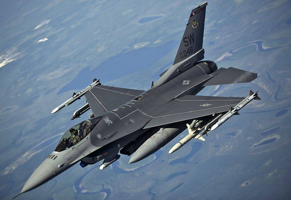 NZZ: истребители F-16 вместо помощи могут навредить Киеву