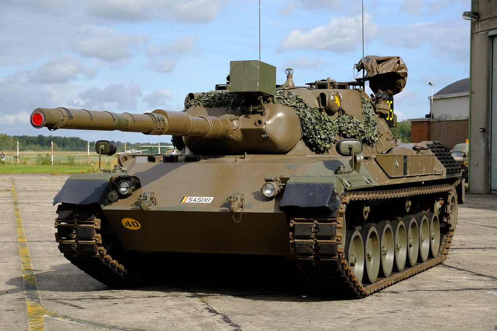 19FortyFive: около сотни нужных ВСУ швейцарских танков Leopard 1A5 «просто гниют»