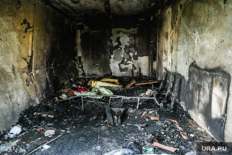 «Е1»: на Урале из-за курения заживо сгорела хозяйка квартиры-свалки