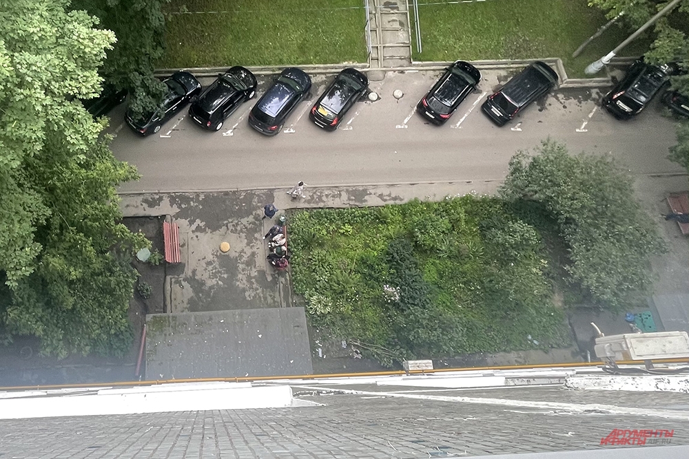 В Липецкой области из окна 12 этажа выпала 28-летняя женщина и выжила