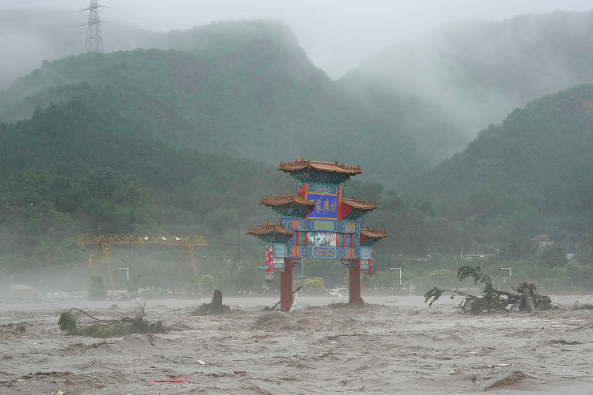 Провинция Китая Хэйлунцзян ввела наивысший уровень опасности из-за 100 мм осадков