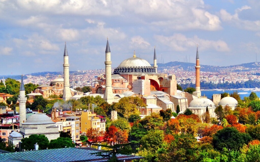 Турция лидирует среди россиян по продажам туров на осенний сезон