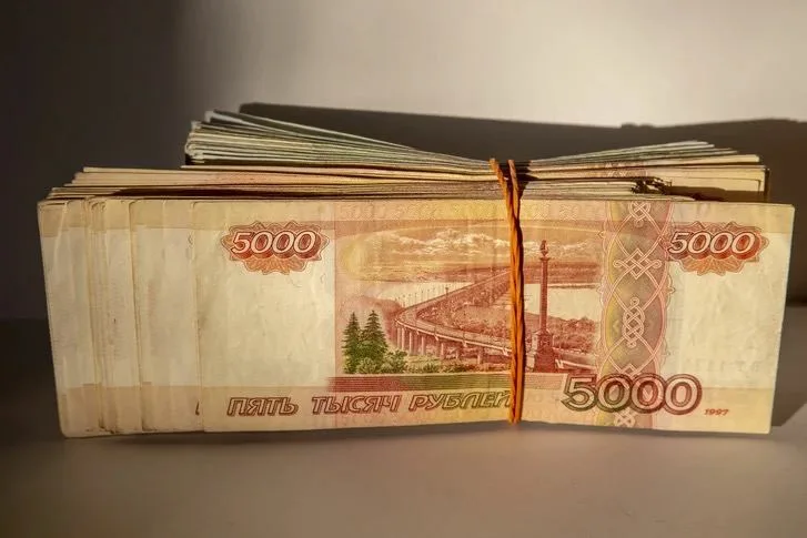 «МК»: курс доллара упал, но цены в России снова выросли