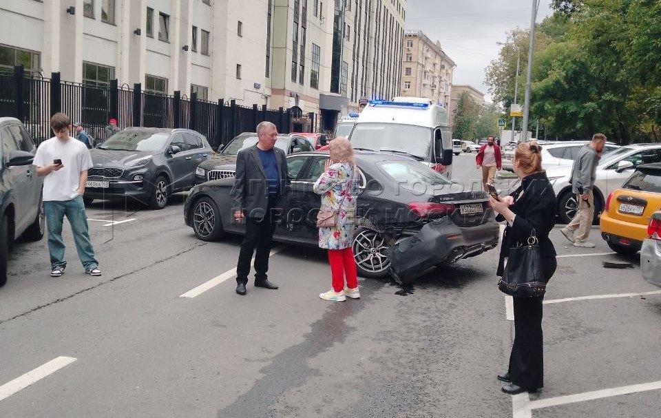«Подъем»: депутат Госдумы Андрей Гурулев на личной машине попал в ДТП в Москве