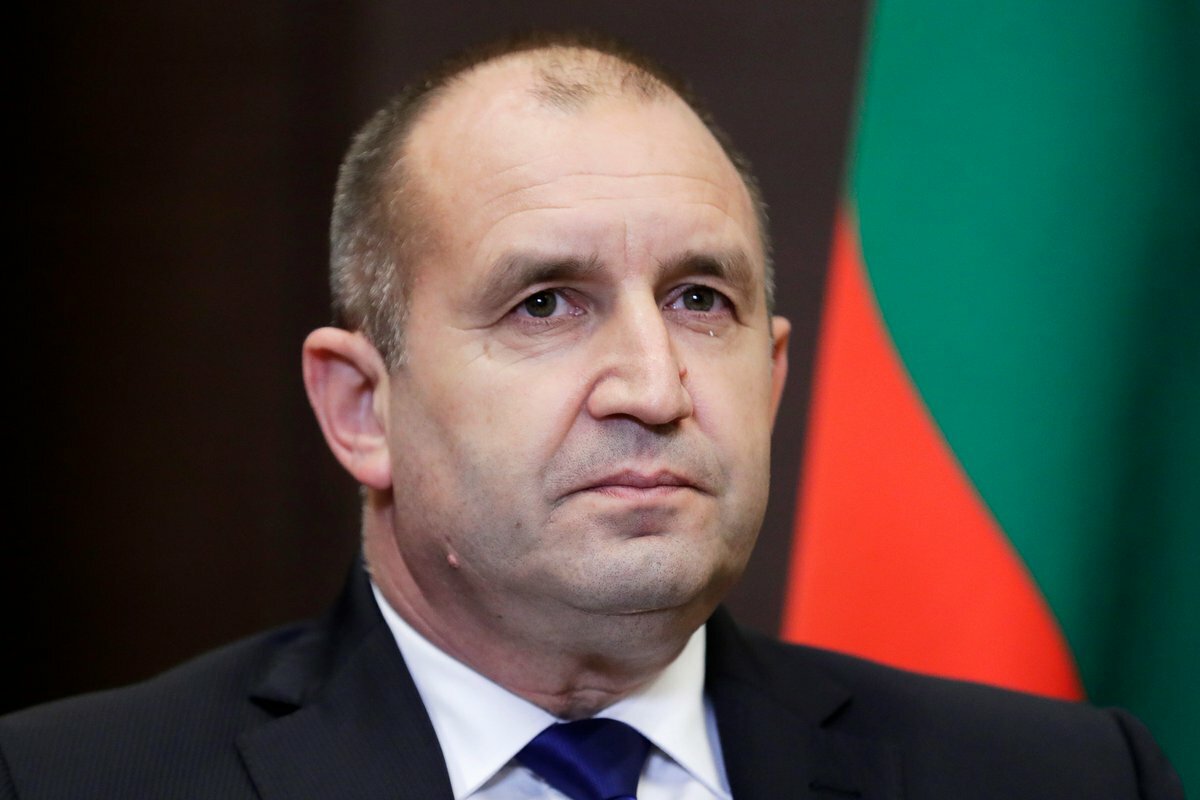 Президент Болгарии спаривает решение парламента по «Лукойлу»