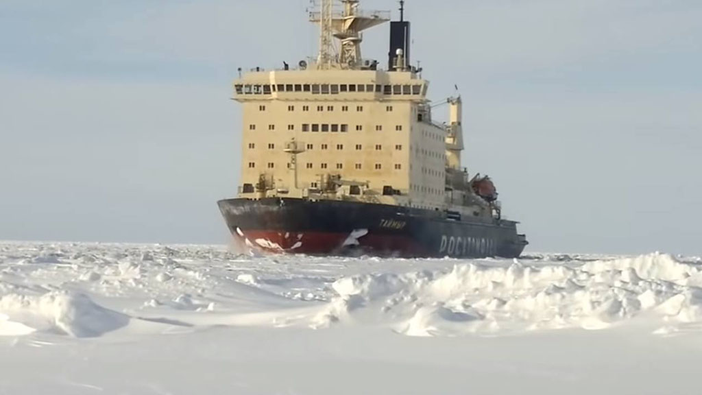 EADaily: российским нефтяным танкерам потребовалась помощь ледоколов на пути в Китай