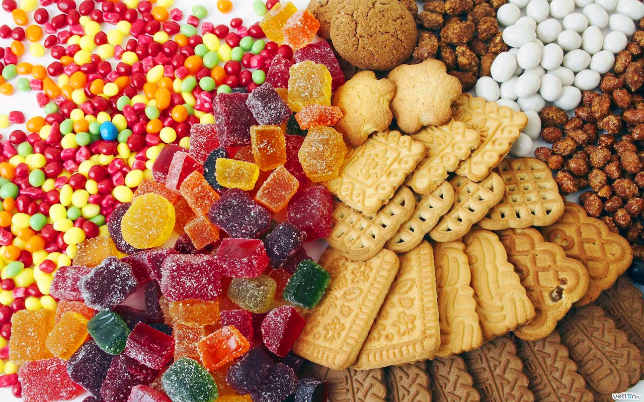 Остеопат: следует воздержаться от употребления сладкой и мучной пищи в жару