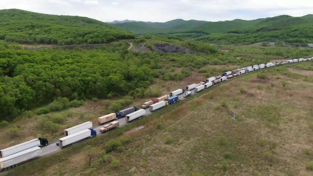 Автомобильные пробки на границе России и Китаем связаны с закрытием погранпункта