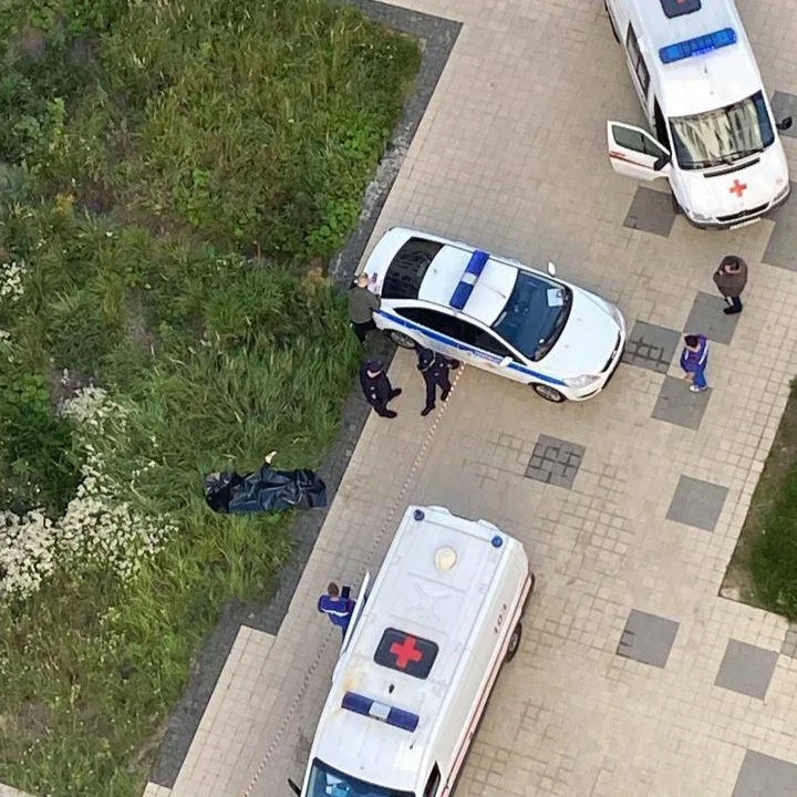 «Клопс»: в Калининграде 76-летняя онкобольная женщина выпала из окна