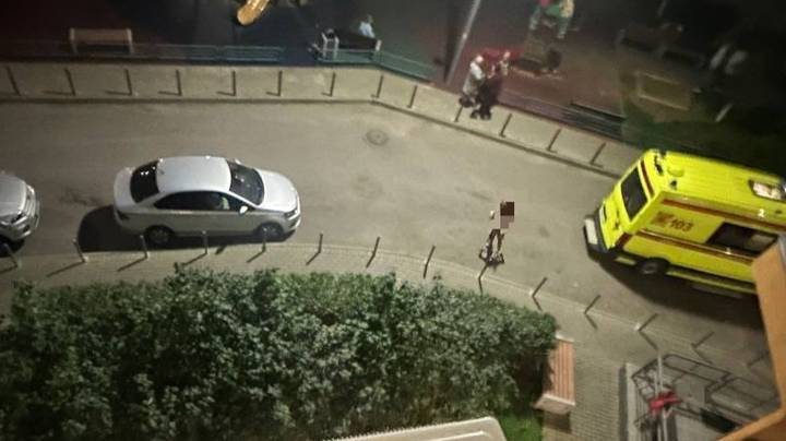 В Ярославской области 8-летний ребенок выпал из окна пятого этажа и разбился насмерть