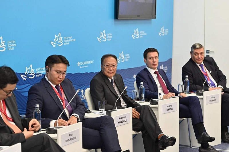 «Амбициозные планы»: Монголия построит 8 новых дорог, соединяющих Россию и КНР